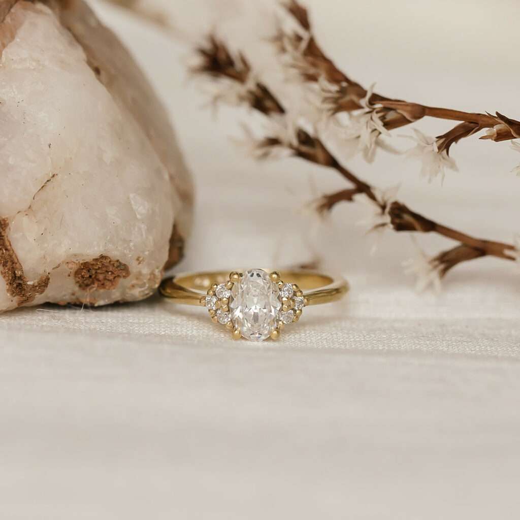 Oval Cut & Round Brilliant Engagement Ring | Oval-Shaped Diamonds