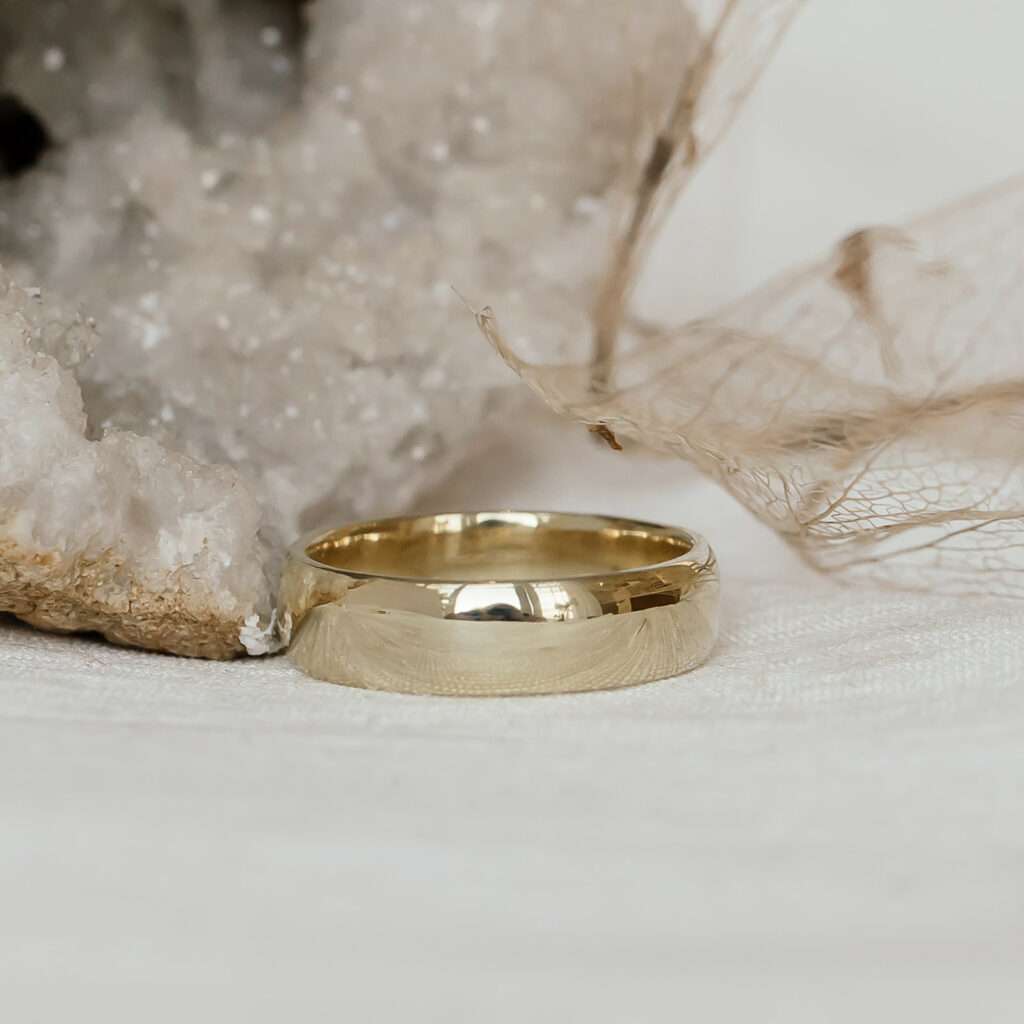 D-shaped Men's Wedding Band