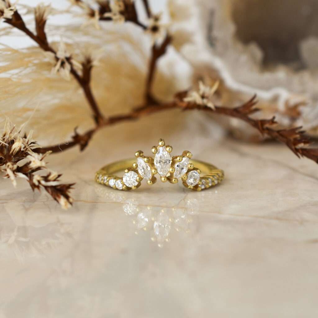 Arched wedding ring